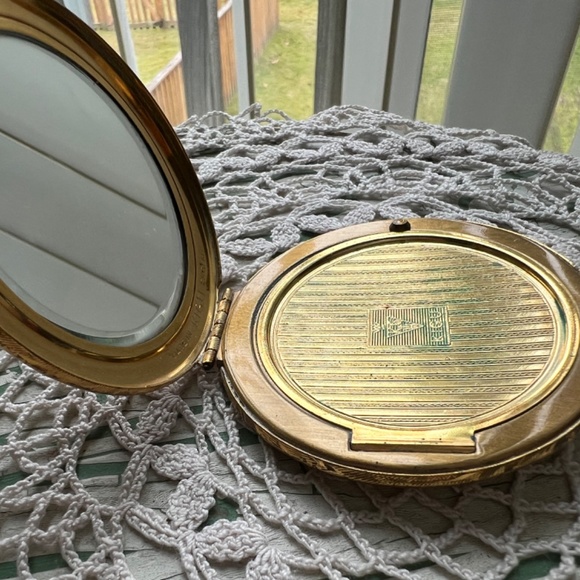 Vintage Kigu Compact w/Mirror & Powder Compartment - Picture 4 of 8